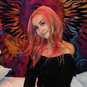 Meet your Posher, Chloe